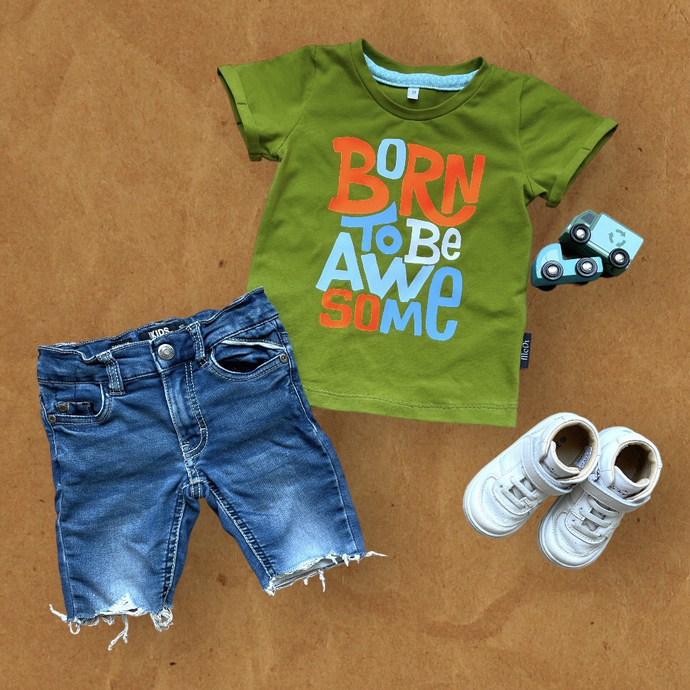 ‘Awesome’ shirtje voor zoontje genaaid van gratis patroon